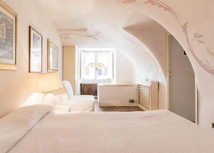 Piazza Colonna Apartment - Charme Holidays